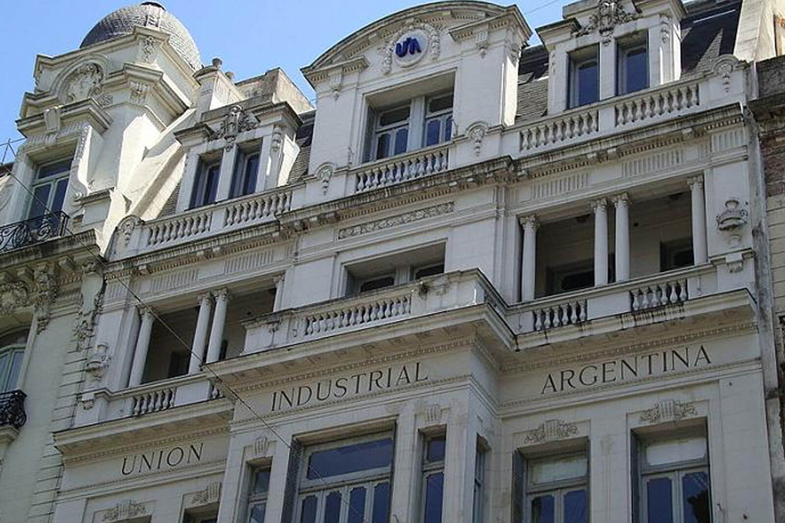 Edificio U.I.A - Cuzzuol